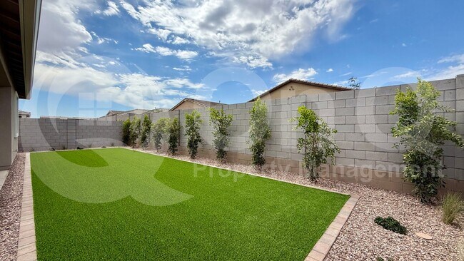 Foto del edificio - 22813 E Starflower Dr