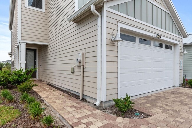 Building Photo - 3 Bedroom, 2.5 Bath Townhome in BEACHWALK ...