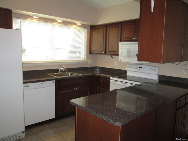 Building Photo - 41481 Cumberland Dr