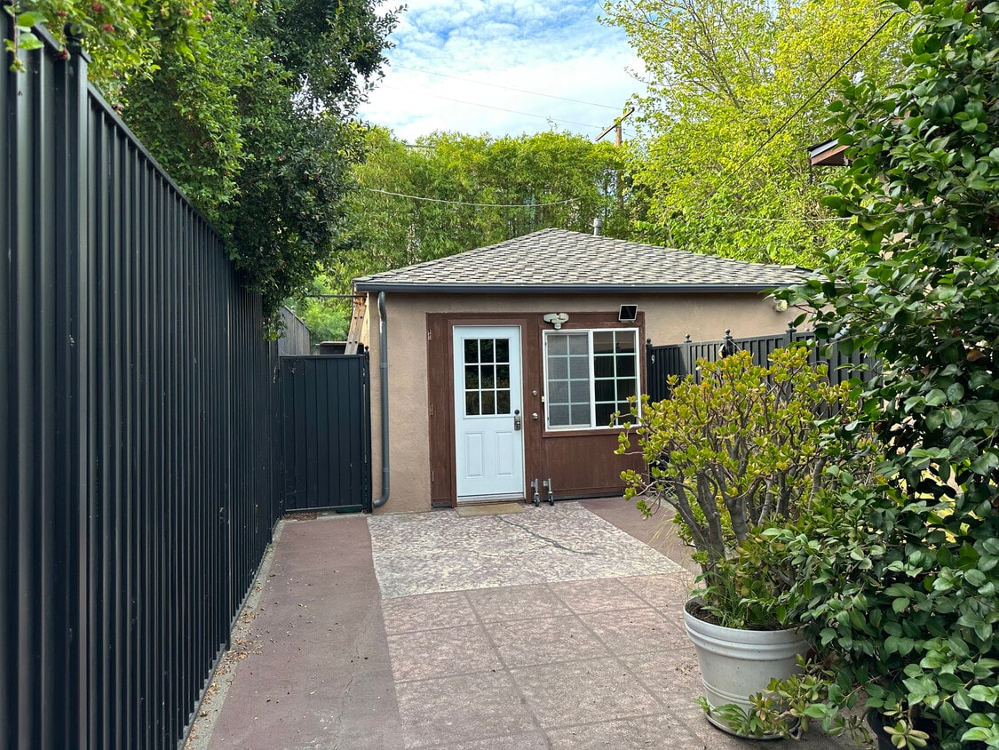 Front entrance and shared courtyard - 10809 Huston St (North Hollywood, CA)