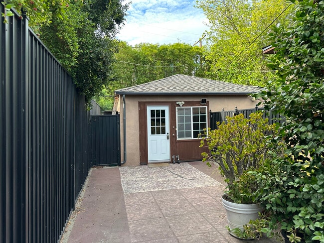 Front entrance and shared courtyard - 10809 Huston St (North Hollywood, CA) House