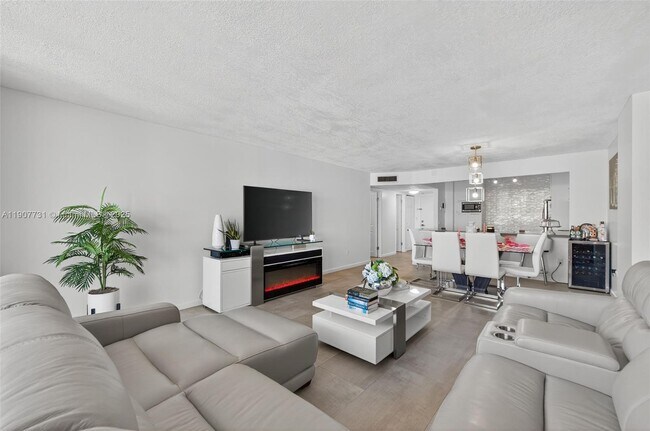 Foto del edificio - 2851 NE 183rd St