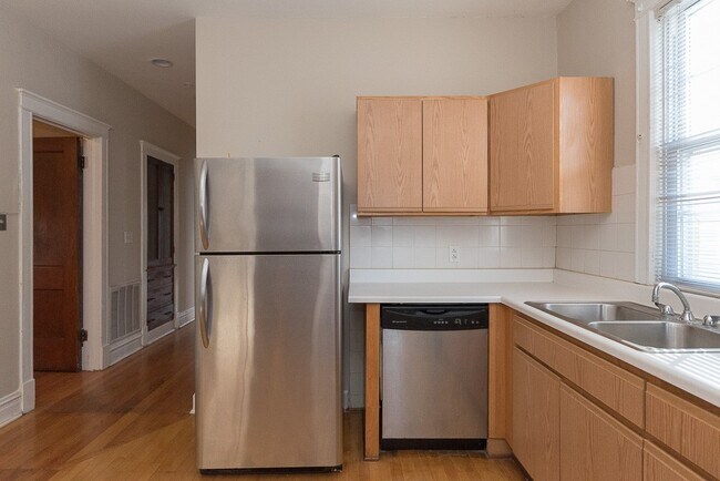 Foto del edificio - 1440 W Addison St