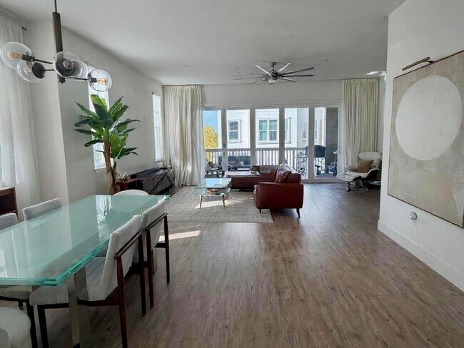 Luxury 4BR Home with Dual Side Yards, Putt... - Luxury 4BR Home with Dual Side Yards, Putt...