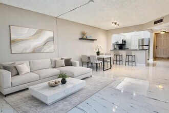 Building Photo - 8060 S Colony Cir