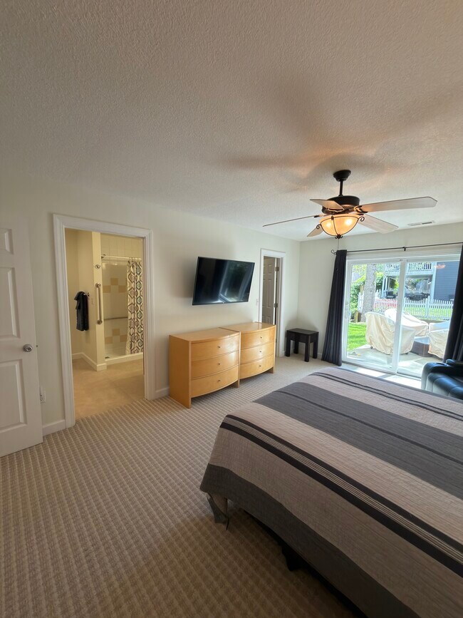 Building Photo - Hutch Apartment