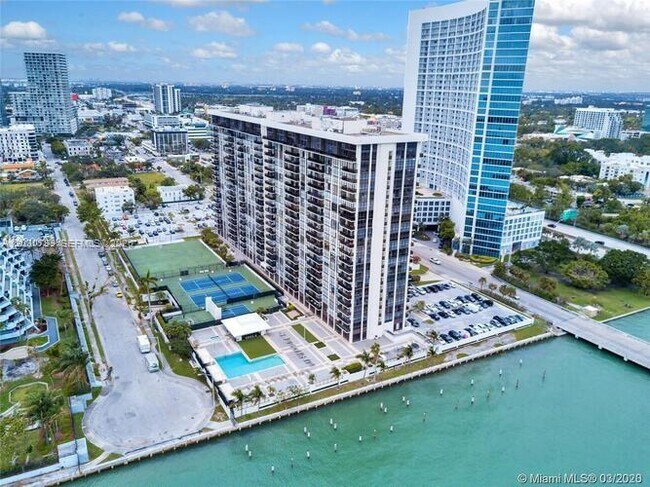 Foto del edificio - 600 NE 36th St