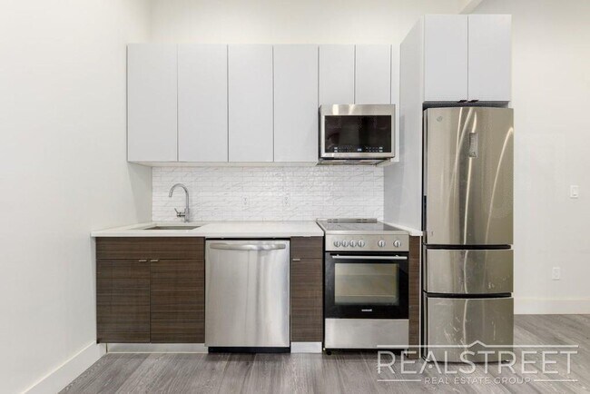 Foto del edificio - NEW & Spacious Modern 1 BED in Bed Stuy