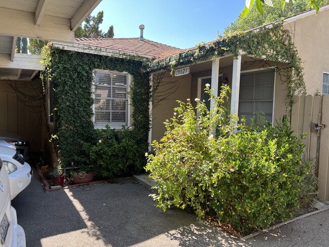 Super Cute Little Home! :-) - 19021 Calvert St