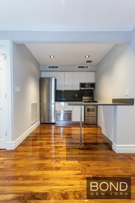 Foto del edificio - 350 W 21st St