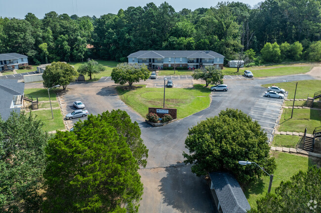 Building Photo - Oak Creek Apartments