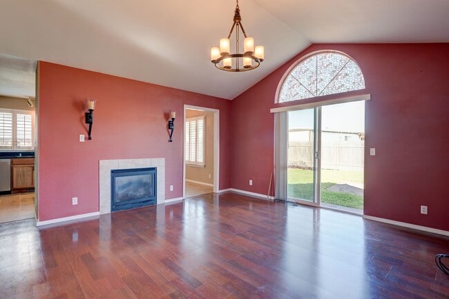 Building Photo - 3 Bedroom 2 Bath Home in Redwing