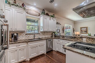 Building Photo - 15569 Crown Oaks Dr