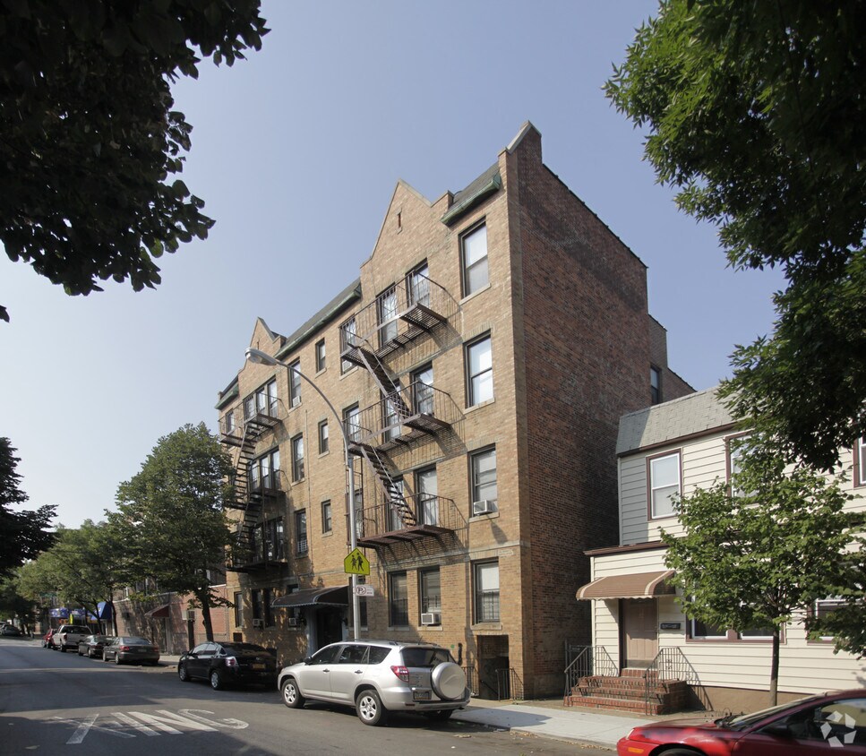 7166 69th St, Glendale, NY 11385 Apartments in Glendale, NY