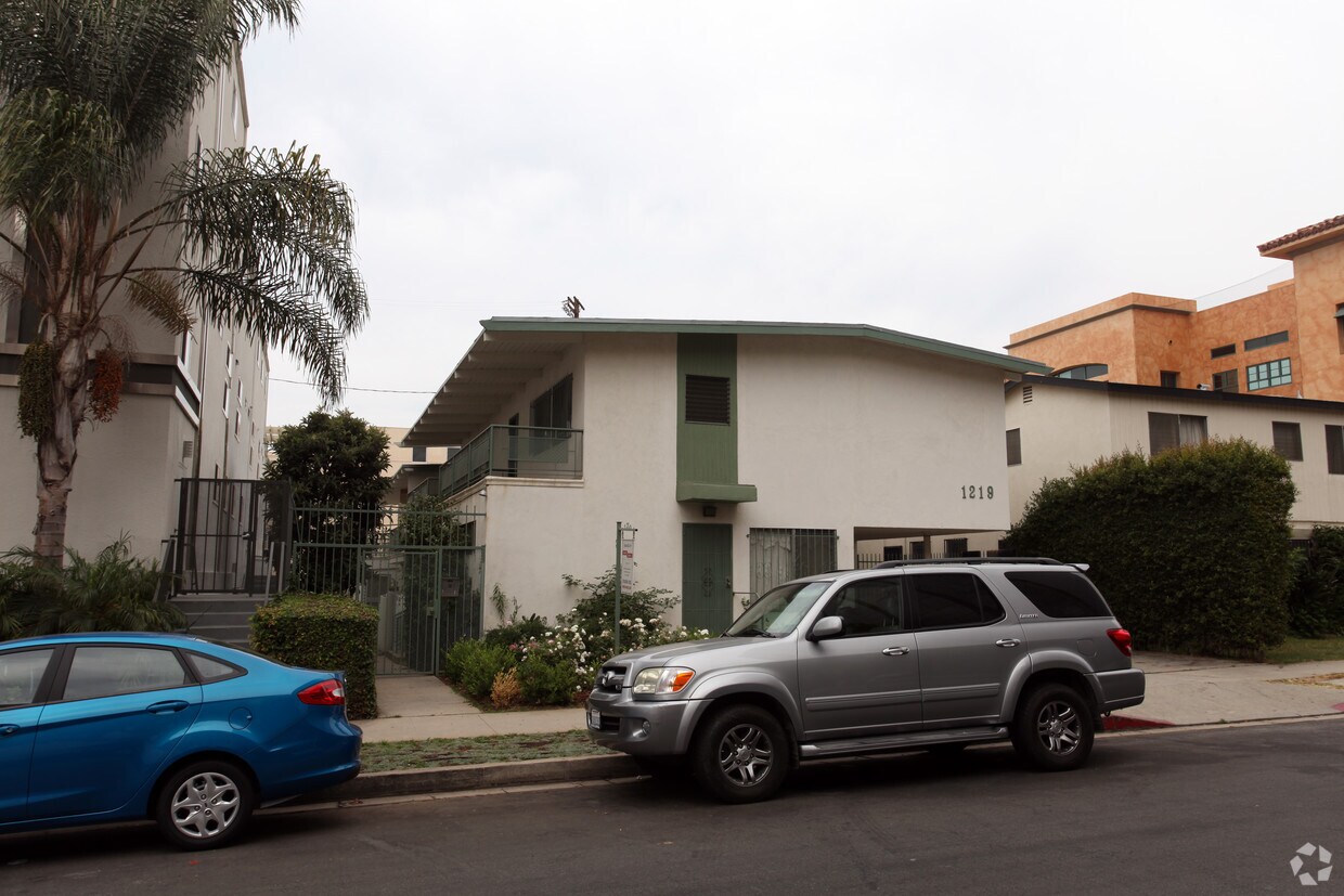 1219 Granville Ave, Los Angeles, CA 90025 Apartments in Los Angeles