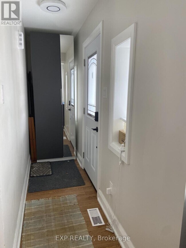 Photo du bâtiment - 838 St. Laurent Blvd