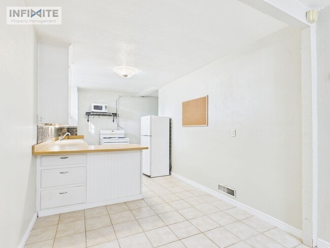 Foto del edificio - One Bedroom Apartment in the Heart of Down...