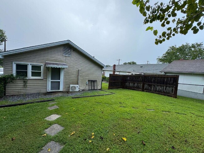 Foto del edificio - 1 bed, 1 full bath duplex in Pickens