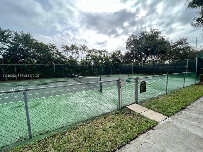 Foto del edificio - 5570 SW 70th Pl S