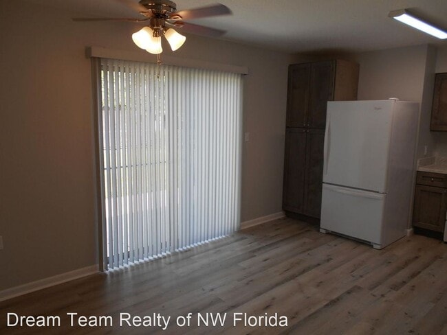 Building Photo - 3 br, 2 bath House - 806 Meadow Lane