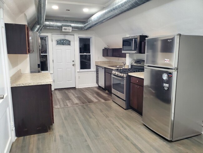 Building Photo - 3005 N Normandy Ave