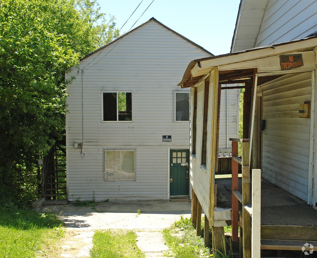 Building Photo - 809 South Oakwood