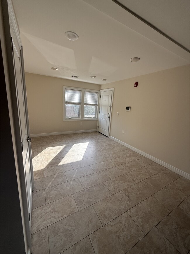 Photo - 145 Copeland Ave (Lyndhurst, NJ) Apartment