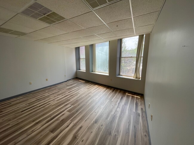 Living Room - 314 N Centre St