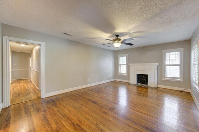 Building Photo - 2417 Elmen St
