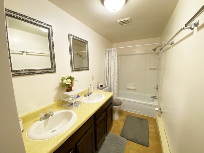 large bathroom - 931 Garman Ave