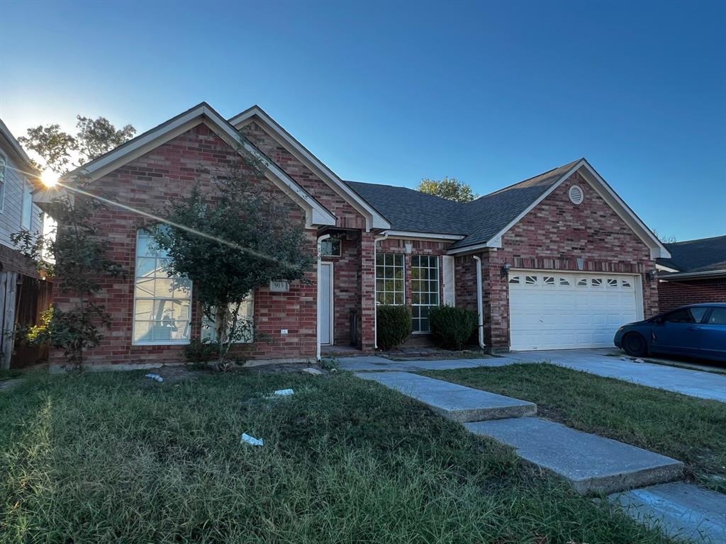 Primary Photo - 915 Moorside Ln
