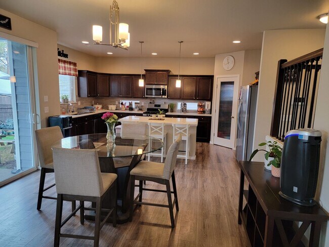 Foto del edificio - Sunshine Meadows 4+ bedroom home!!