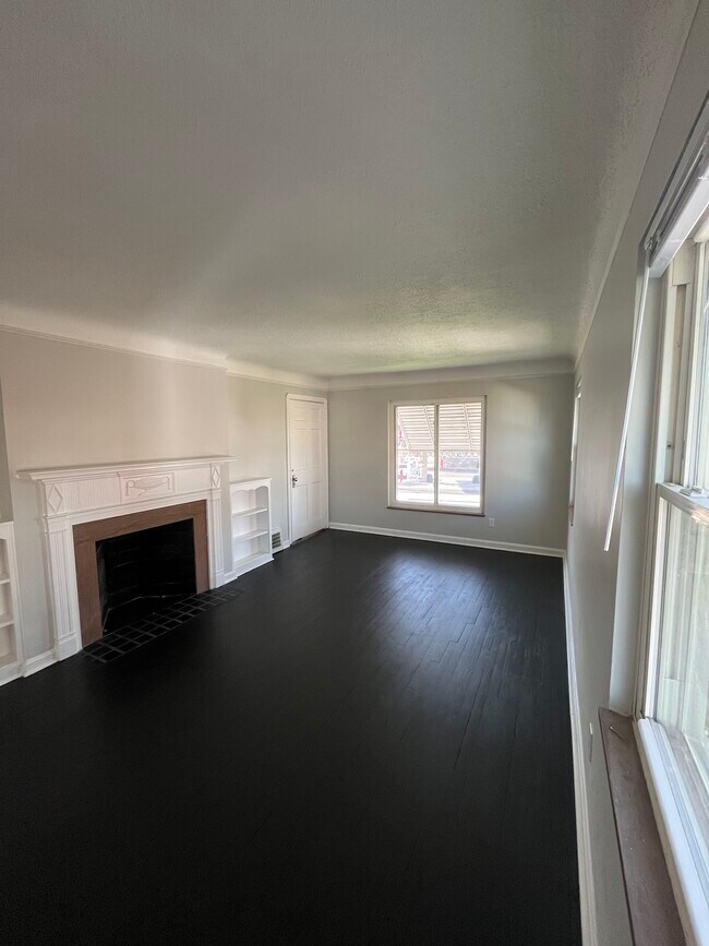 Foto del edificio - 14008 Lakewood Heights Blvd