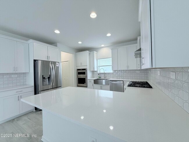 Building Photo - 136 Torres Trce