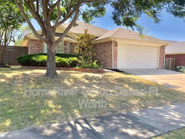 Foto del edificio - 6108 Twin Maple Dr