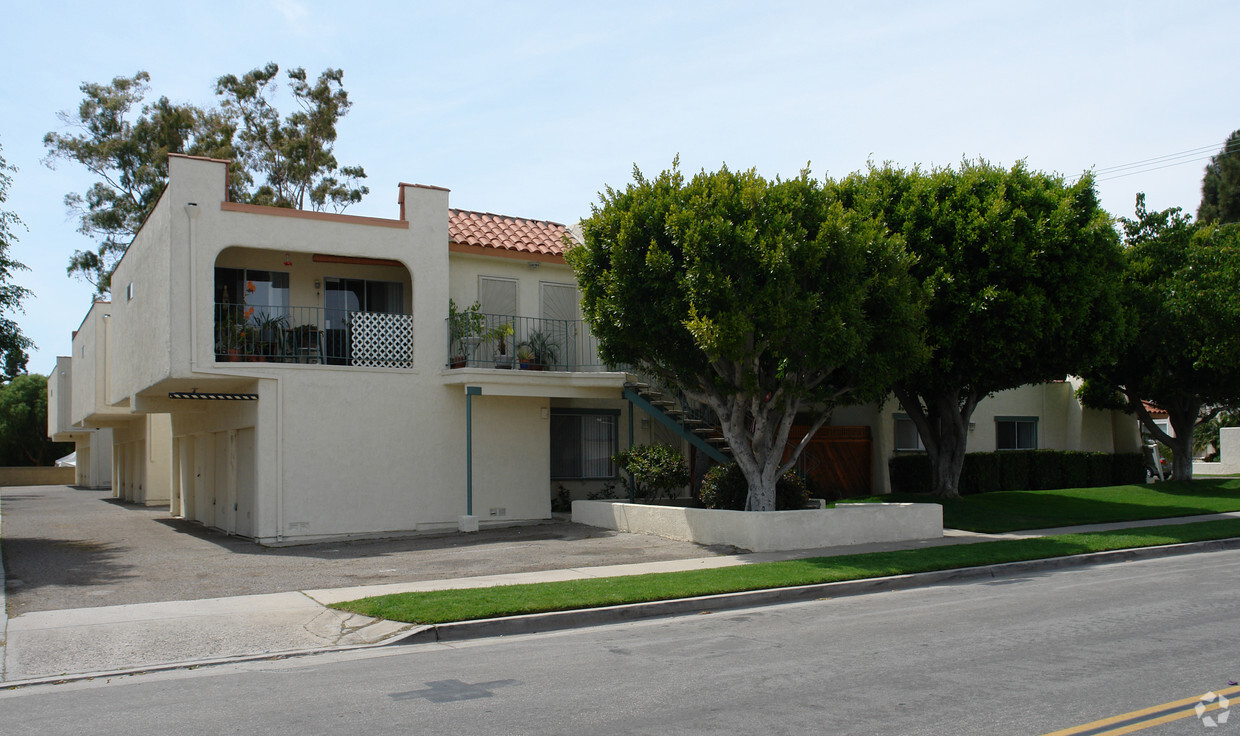 Building Photo - Beach Walk Apartments