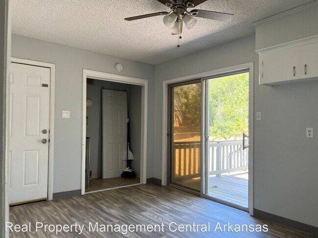 Building Photo - 3 br, 1 bath House - 34 Oakview Dr.