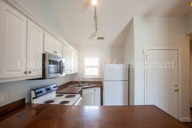 Building Photo - 3769 Merestone Dr