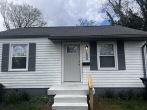 Building Photo - 1008 S 45th St