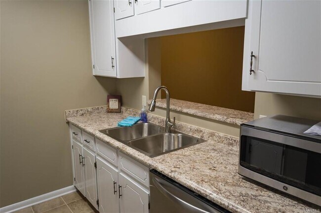 Foto del edificio - 131 Candlebrook Dr