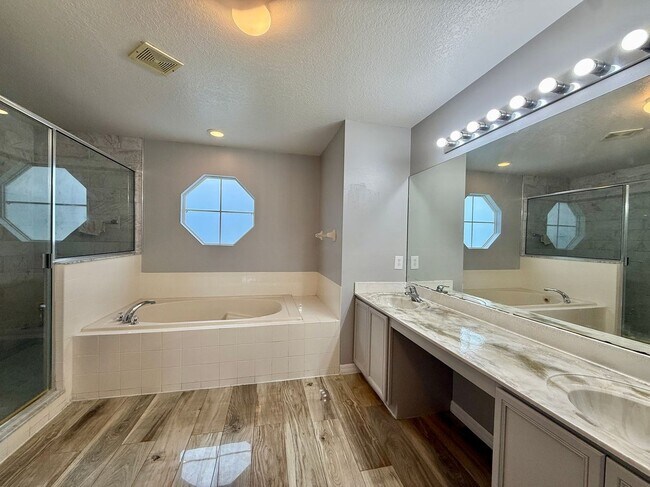 Foto del edificio - 677 Elbridge Dr