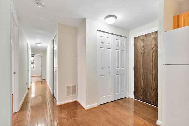 Foto del edificio - 4 bedroom - Great NW DC location