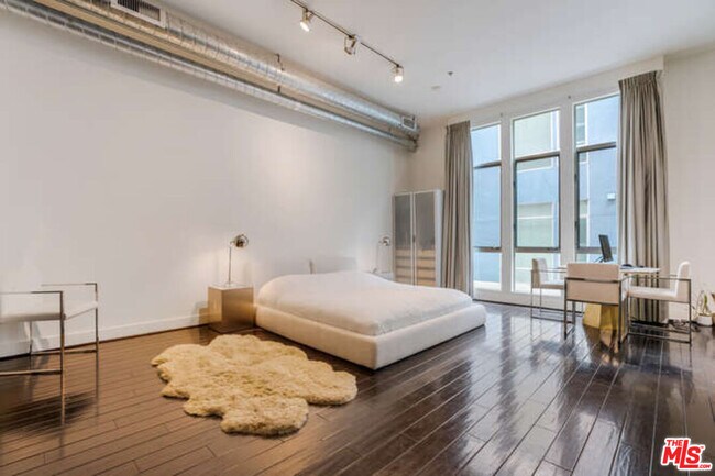Foto del edificio - 13320 Beach Ave