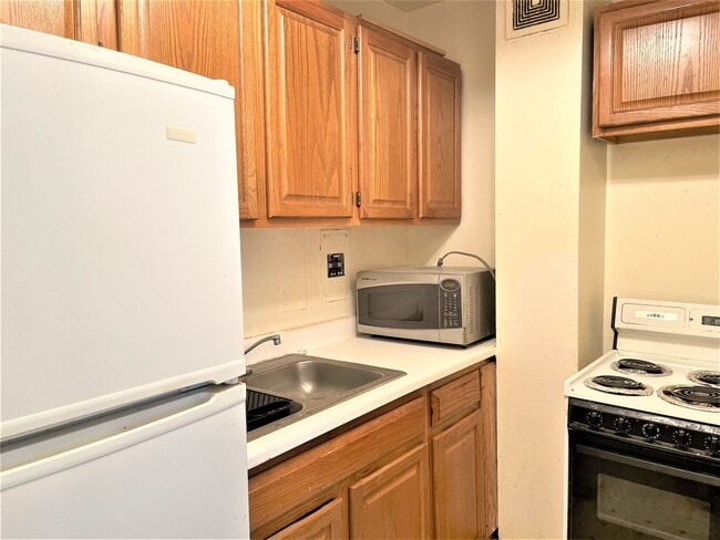 Building Photo - 4180 N Marine Dr
