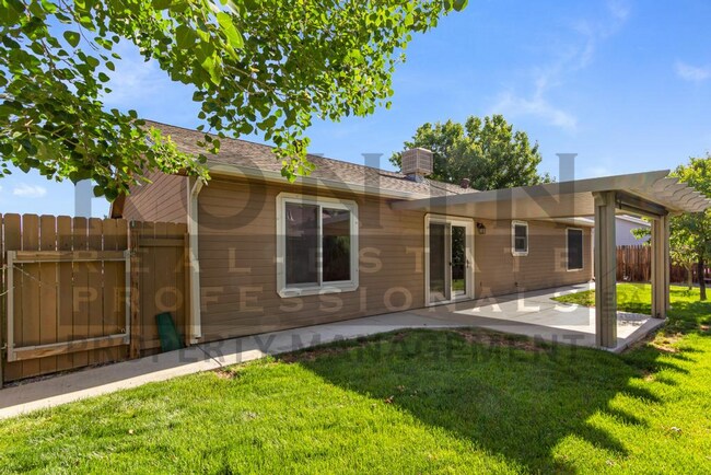 Building Photo - 668 Garnet Dr