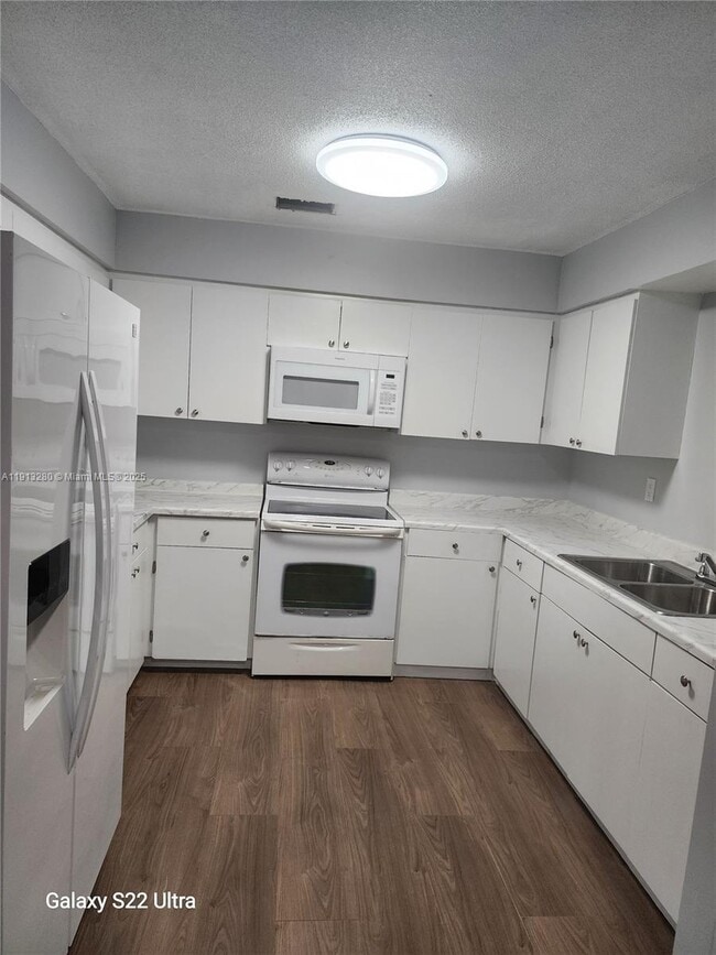 Foto del edificio - 1371 NE 144th St