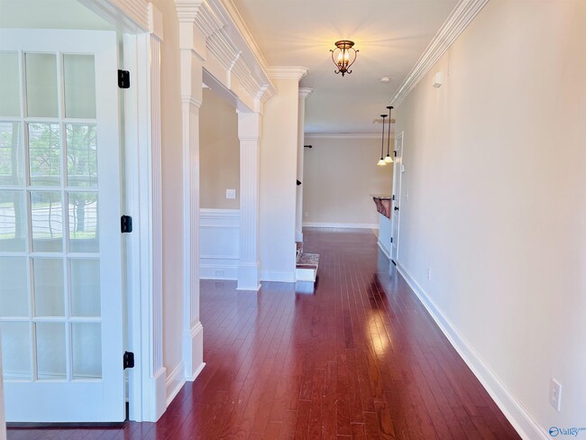 Building Photo - 104 Woodvale Dr