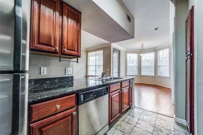 Building Photo - 7575 Kirby Dr