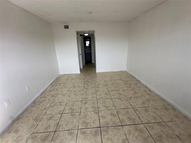 Foto del edificio - 3710 NW 21st St