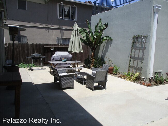 Building Photo - 1615-1617 E Appleton St